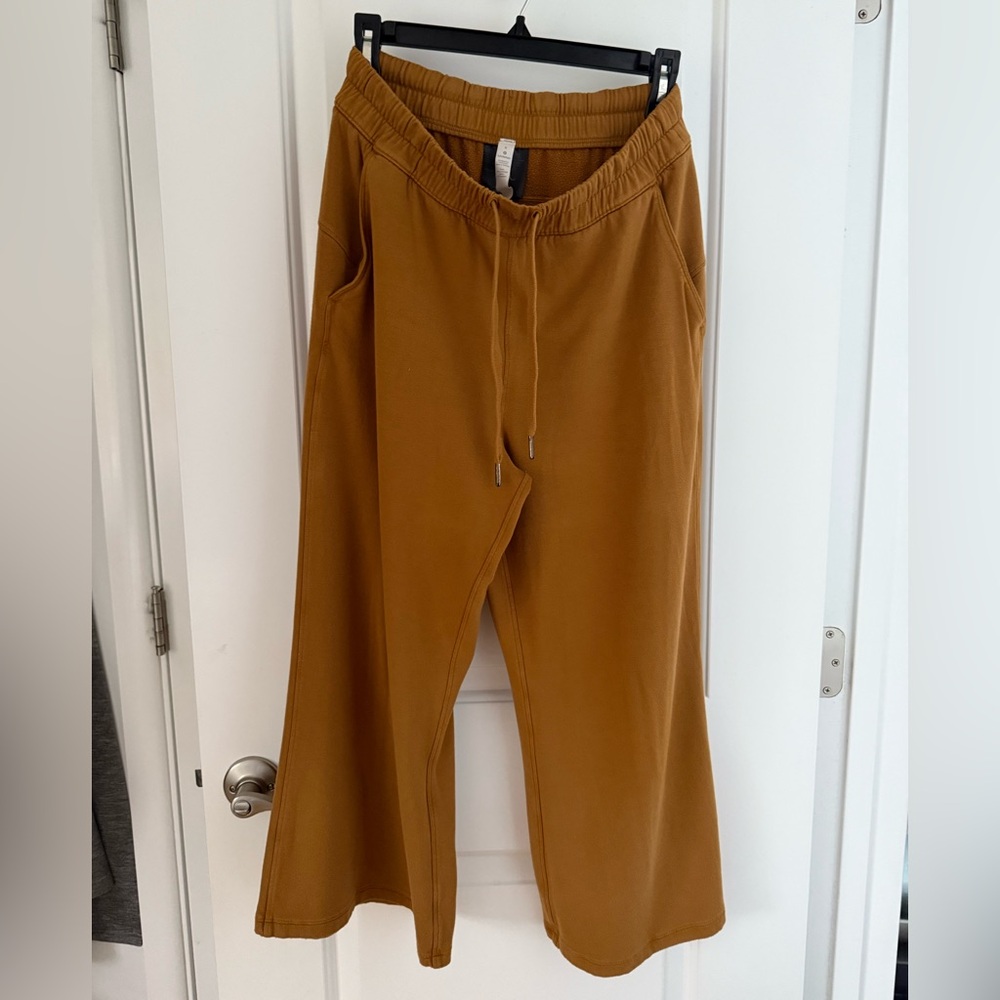 Lululemon sweats